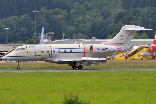 Bombardier Challenger 300 (OE-HZP)