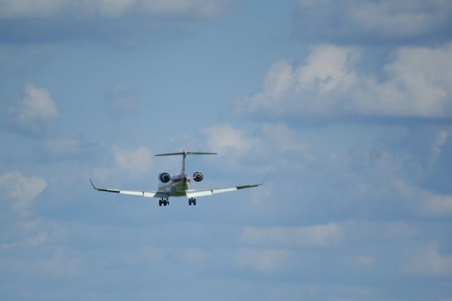 Canadair Regional Jet CRJ-900 (N576NN) - Blue Streak 5554 arrives from Charlotte/Douglas.