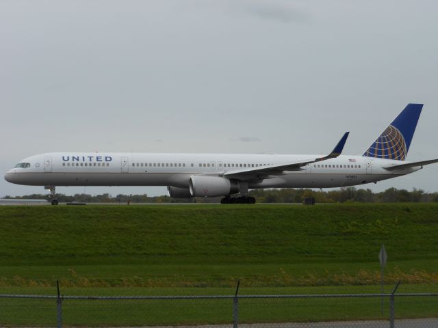 BOEING 757-300 (N75851)