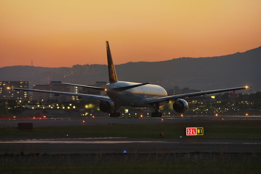 Boeing 777-200 (JA711A)