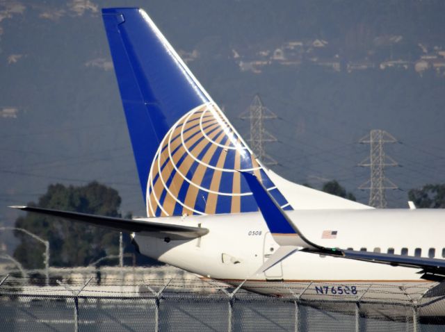 Boeing 737-800 (N76508)