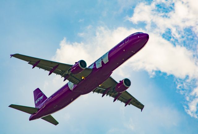 Airbus A321 (TF-SON)