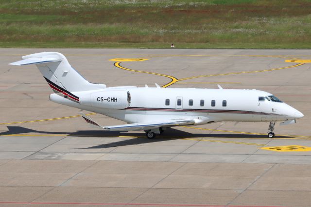 Canadair Challenger 350 (CS-CHH)