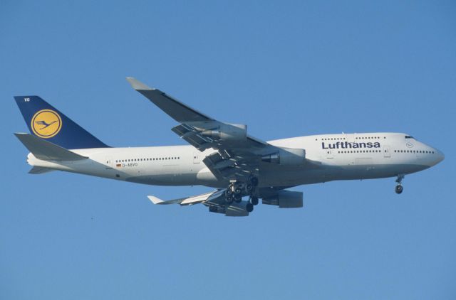 Boeing 747-400 (D-ABVO) - Final Approach to Narita Intl Airport Rwy34L on 1997/01/17