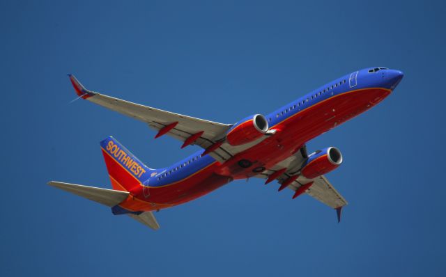 Boeing 737-800 (N8646B)