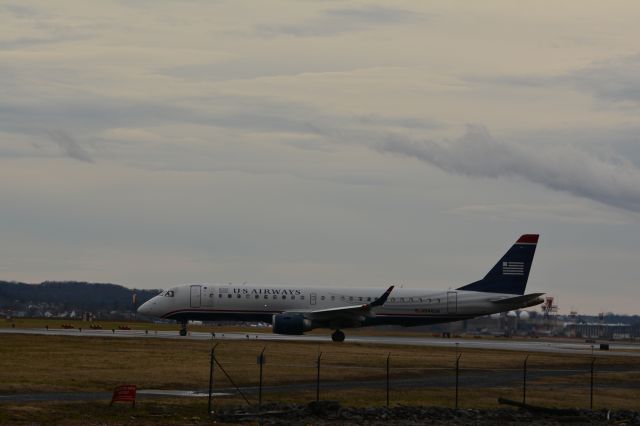 Embraer ERJ-190 (N944UW)