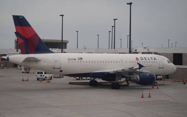 Airbus A319 (N331NB)
