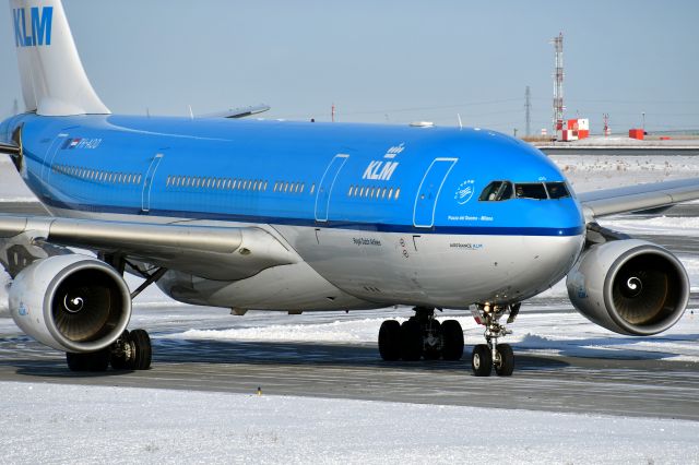 Airbus A330-200 (PH-AOD) - KLM Airbus A330 arriving at YYC on Dec 3.