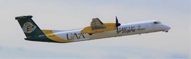 de Havilland Dash 8-400 (N443QX)