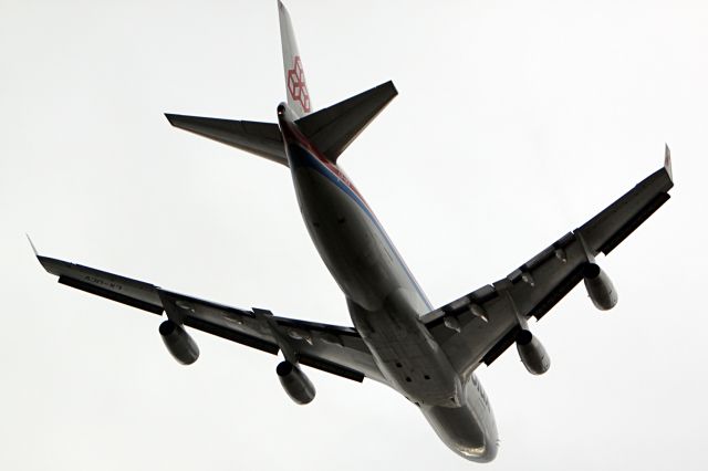 Boeing 747-400 (LX-UCV)