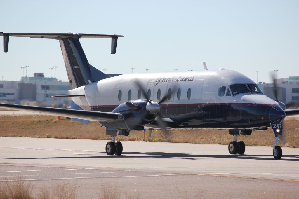 Beechcraft 1900 (N247GL) - Taxiing to runway 8 for take off.