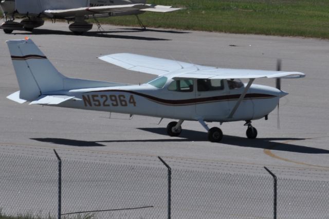 Cessna Skyhawk (N52964)