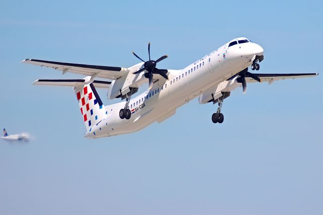 de Havilland Dash 8-400 (9A-CQA)