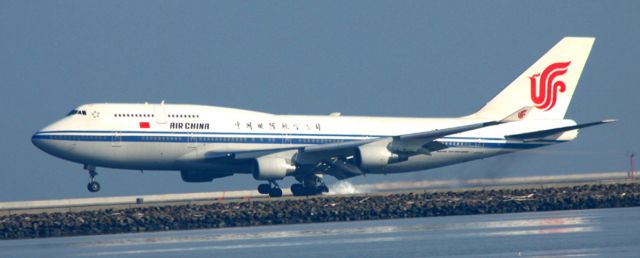 Boeing 747-200 (B-2467) - CCA # 985 - Arriving from Beijing, China at San Francisco International Airport (KSFO),  Dec 20, 2009