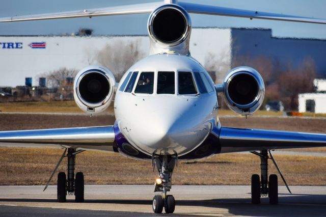 Dassault Falcon 50 (N318GA) - 1992 Dassault Falcon 50 arriving into the FBO ramp at the Buffalo Niagara International Airport from Morristown (KMMU)