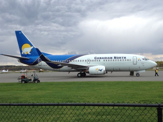 BOEING 737-300 — - the first 737-300 to land and take off from peterborough ontario