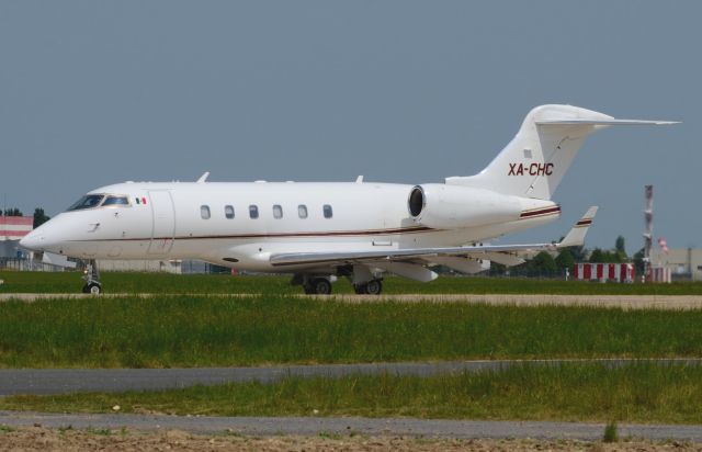 Bombardier Challenger 300 (XA-CHC)
