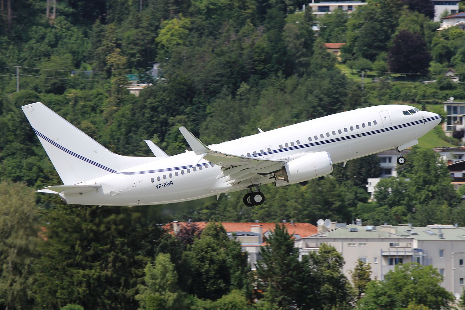 Boeing 737-700 (VP-BWR)
