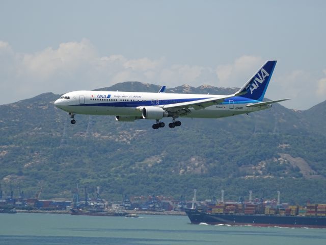 BOEING 767-300 (JA622A)