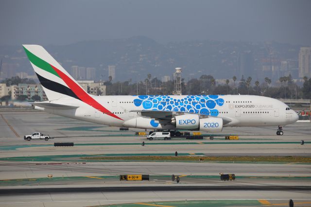 Airbus A380-800 (A6-EOF)