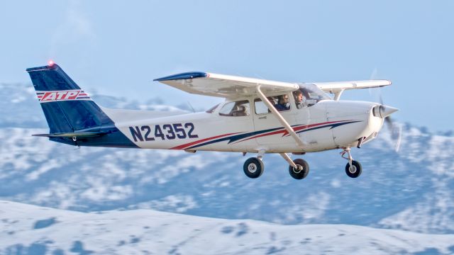 Cessna Skyhawk (N24352) - Cessna 172R departs Livermore Municipal Airport, February 2023