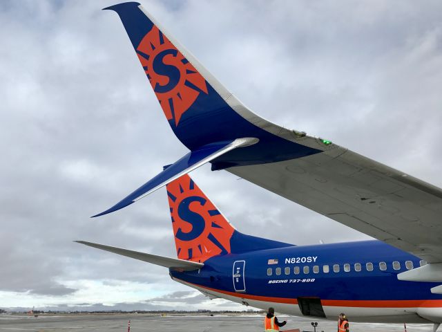 Boeing 737-800 (N820SY) - Dropping off charter passengers from MIA.