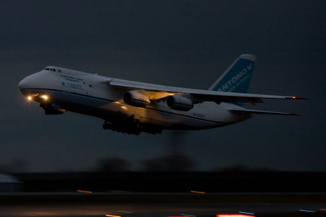 Antonov An-124 Ruslan (UR-82027) - nightshoot - exposure time 1/20sec -