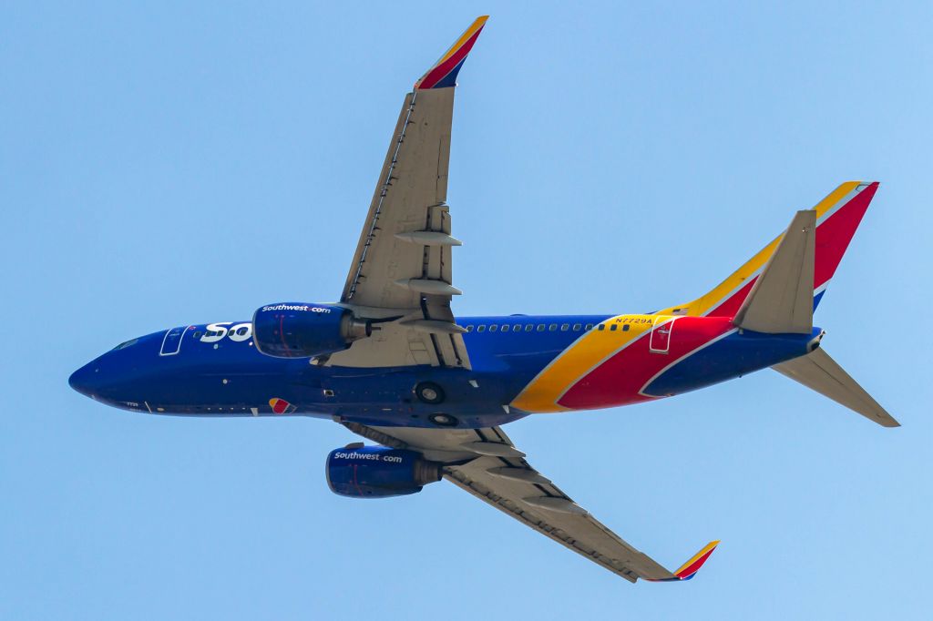 Boeing 737-700 (N7729A)
