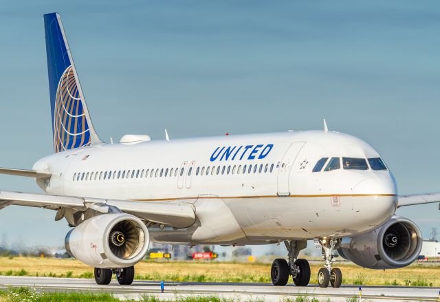 Airbus A320 (N478UA) - UAL582 heads to runway 06L and Chicago OHare Intl