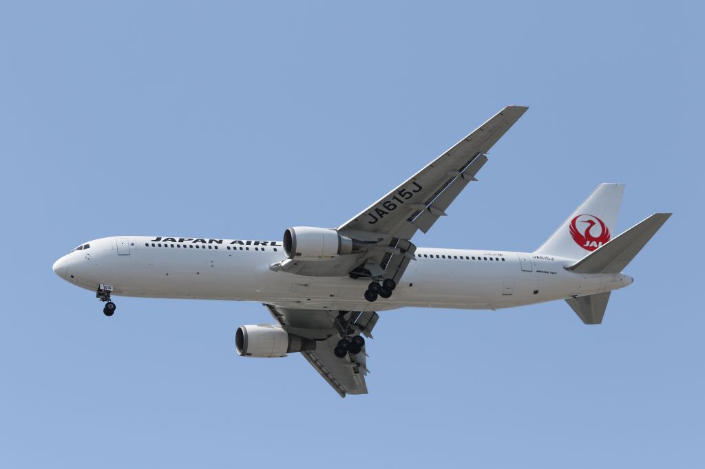 BOEING 767-300 (JA615J) - 18 May 2015: HND-HKD.