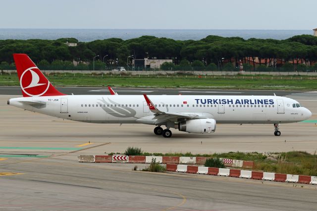 Airbus A321 (TC-JSR)