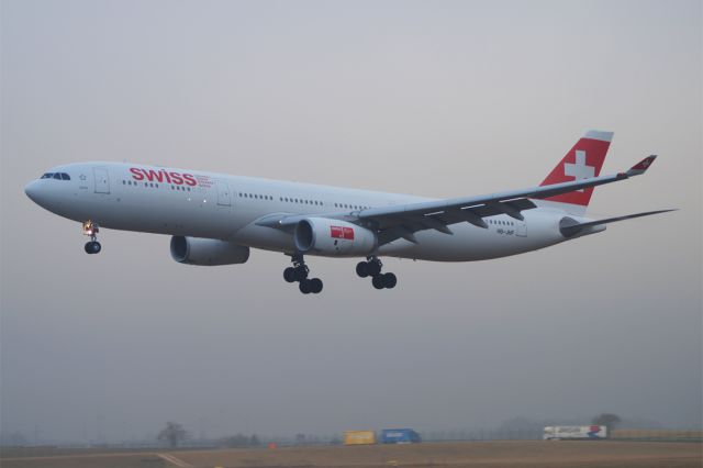 Airbus A330-300 (HB-JHF)