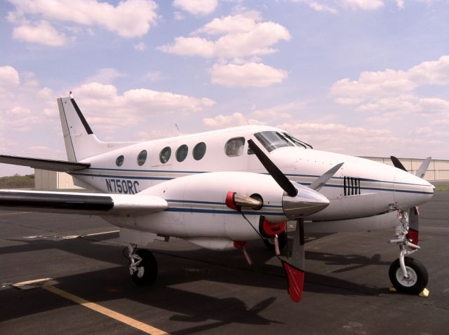 Beechcraft King Air 90 (N750RC)