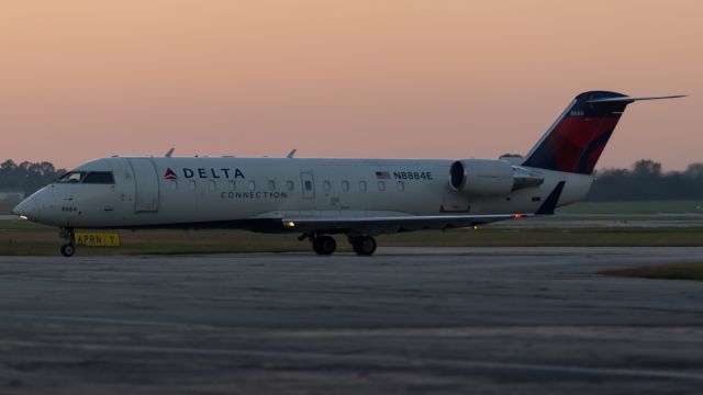 Canadair Regional Jet CRJ-200 (N8884E) - A CRJ-200 taxis towards the gates as the last bit of light fades away..