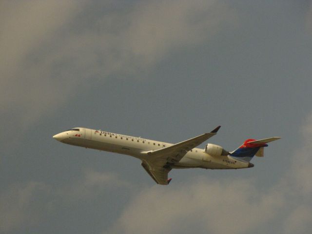 Canadair Regional Jet CRJ-700 (N754EV)