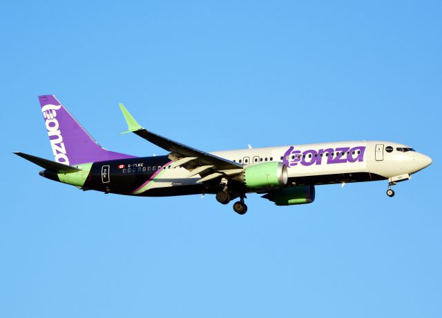 Boeing 737 MAX 8 (C-FLKC)