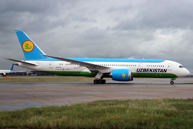 Boeing 787-8 (UK-78704) - Taxiing to Stand 424 on 30-Jul-19 operating flight UZB201 from UTTT.