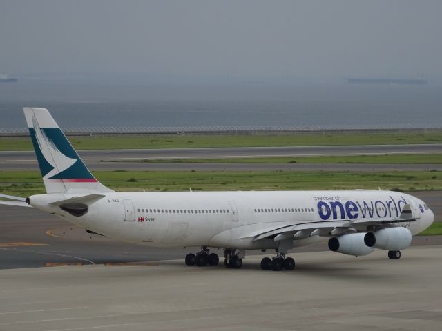 Airbus A340-300 (B-HXG)