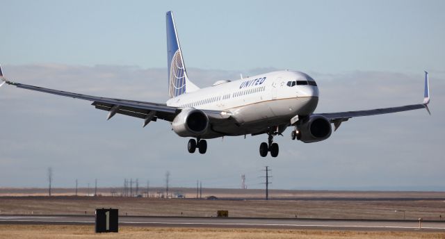 Boeing 737-800 (N36280) - Landing on 35L.