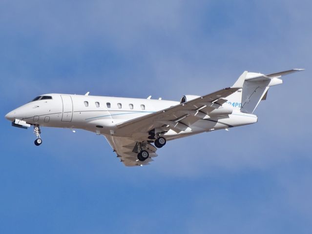 Bombardier Challenger 300 (N694PD)