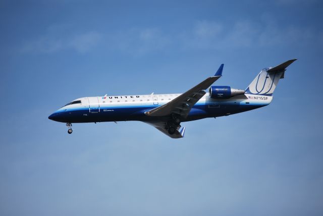 Canadair Regional Jet CRJ-200 (N715SF) - Approaching runway 23 - 3/11/09