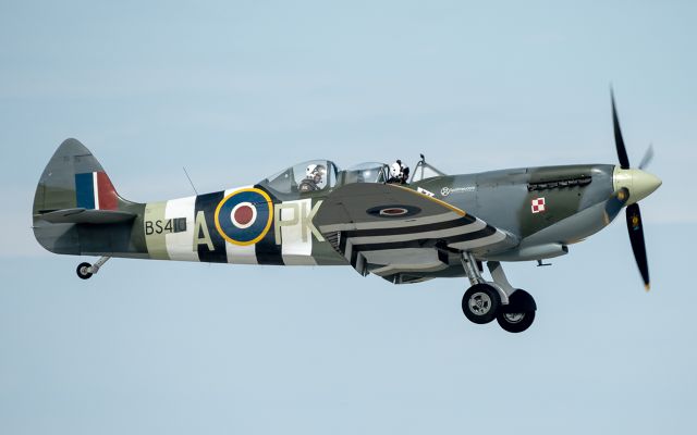 SUPERMARINE Spitfire (G-TCHI)