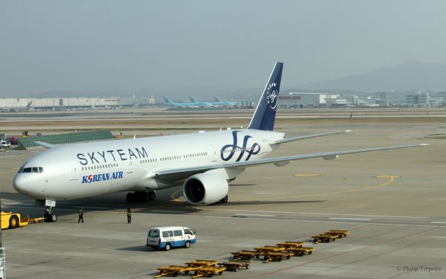 Boeing 777-200 (HL773)