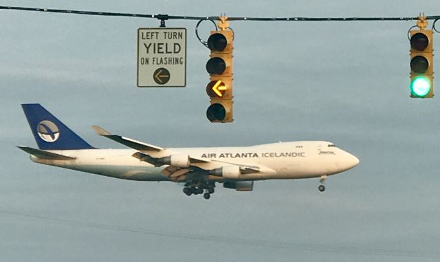 Boeing 747-400 (TF-AMQ) - Air Atlanta Icelandic 747 landing.