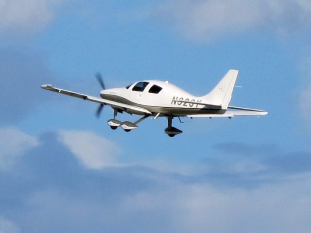 Cessna 350 (N323Y) - Take off.