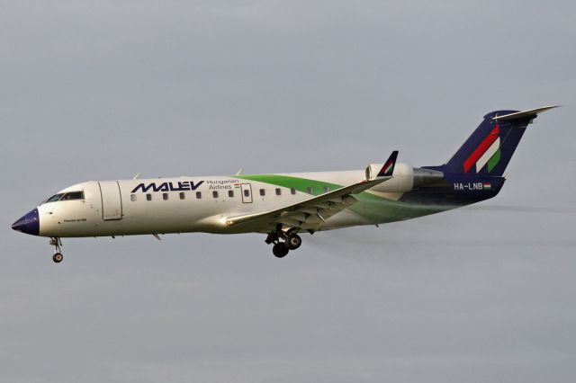 Canadair Regional Jet CRJ-200 (HA-LNB)