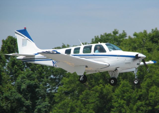 Beechcraft Bonanza (36) (N56539) - Landing on runway 14 at the Shreveport Downtown airport.
