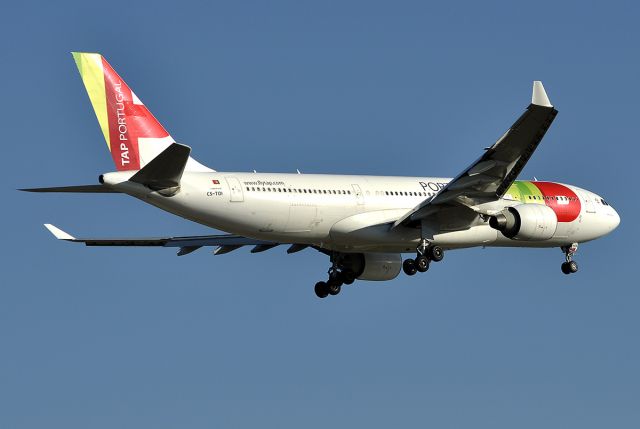 Airbus A330-300 (CS-TOI)