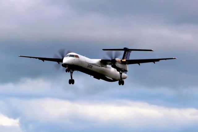 de Havilland Dash 8-400 (C-GLQN) - Arriving from Toronto City Center. 