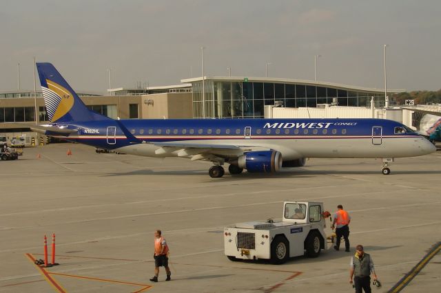 Embraer ERJ-190 (N162HL)